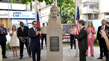 Reinauguran la plaza Lincoln en Caracas: izaron banderas de EEUU y Venezuela Reinauguran la plaza Lincoln en Caracas: izaron banderas de EEUU y Venezuela