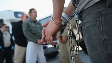 Adolescente venezolano enfrenta deportación en EEUU: llegó solo con su hermano tras cruzar el Darién Adolescente venezolano enfrenta deportación en EEUU: llegó solo con su hermano tras cruzar el Darién