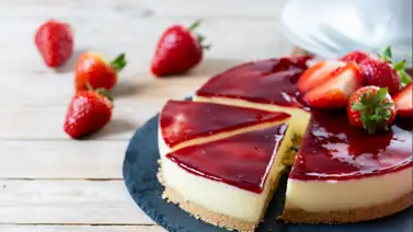Cheesecake de fresa: el secreto gastronómico para lograr una textura perfecta en casa Cheesecake de fresa: el secreto gastronómico para lograr una textura perfecta en casa