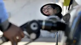 La gasolina en EEUU supera el umbral de los 4 dólares por galón durante 158 días