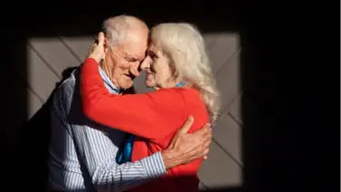 No es lo mismo enamorarse que mantenerse unido a alguien: el secreto del amor duradero según Harvard No es lo mismo enamorarse que mantenerse unido a alguien: el secreto del amor duradero según Harvard