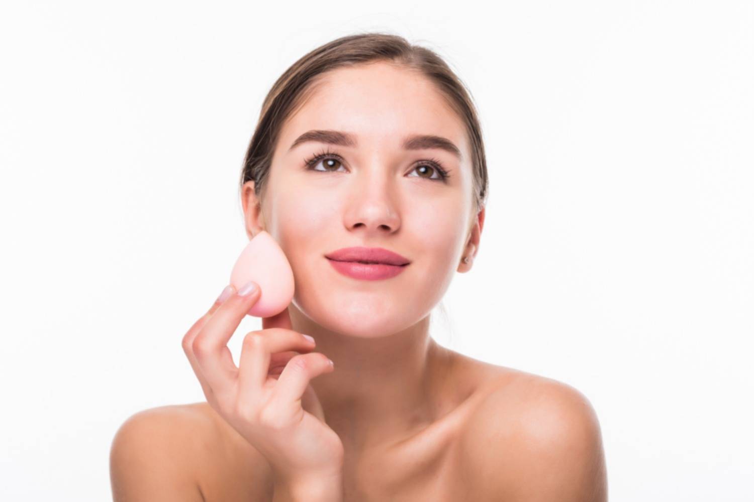 El arte del difuminado: El método definitivo para transformar tu rostro con una sola esponja