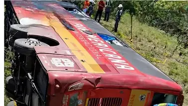 Cinco venezolanos muertos tras volcamiento de autobús en Colombia: investigan ataque armado Cinco venezolanos muertos tras volcamiento de autobús en Colombia: investigan ataque armado