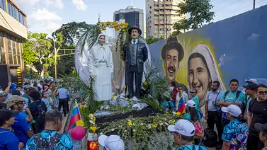 Fieles en Caracas conmemoran el primer año de la canonización de San José Gregorio Hernández y Santa Carmen Rendiles Fieles en Caracas conmemoran el primer año de la canonización de San José Gregorio Hernández y Santa Carmen Rendiles