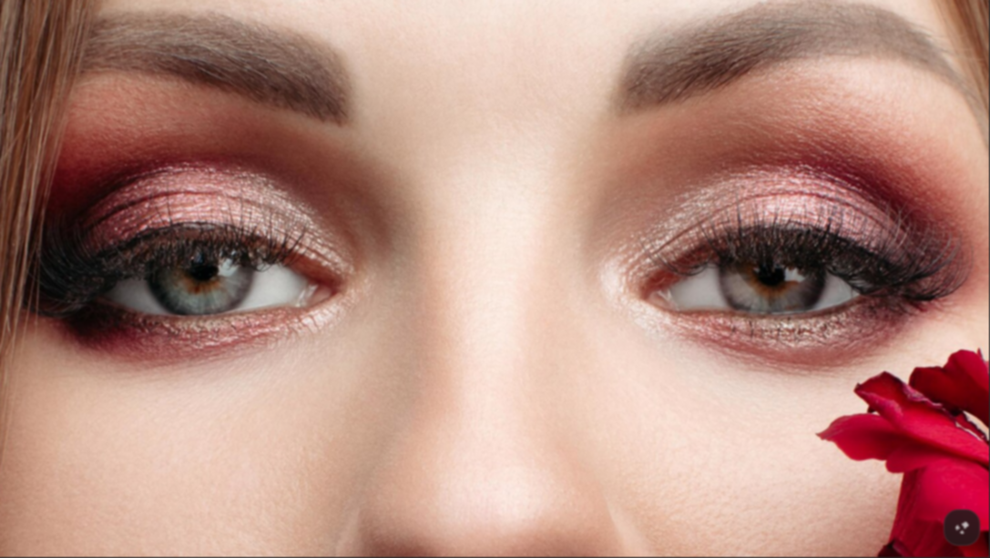Eyemaxxing: así podrás aplicar la tendencia de maquillaje viral que potencia el color de tus ojos