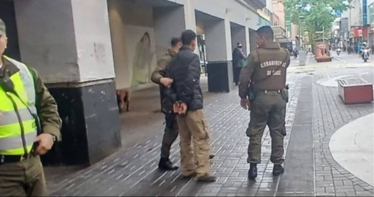 Atacó aun funcionario con una barra de hierro: detienen a venezolano tras violento altercado Atacó aun funcionario con una barra de hierro: detienen a venezolano tras violento altercado
