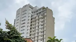 Cuatro meses de espera: vecinos de La Castellana exigen respuestas urgentes para demoler el edificio San Felipe A