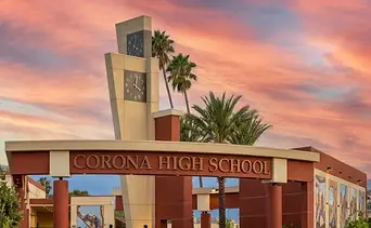 Dos jóvenes de 15 años enfrentan cargos tras planear un tiroteo en California