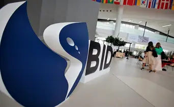 Reuters: Venezuela evalúa préstamo con Qatar para saldar deuda con el BID