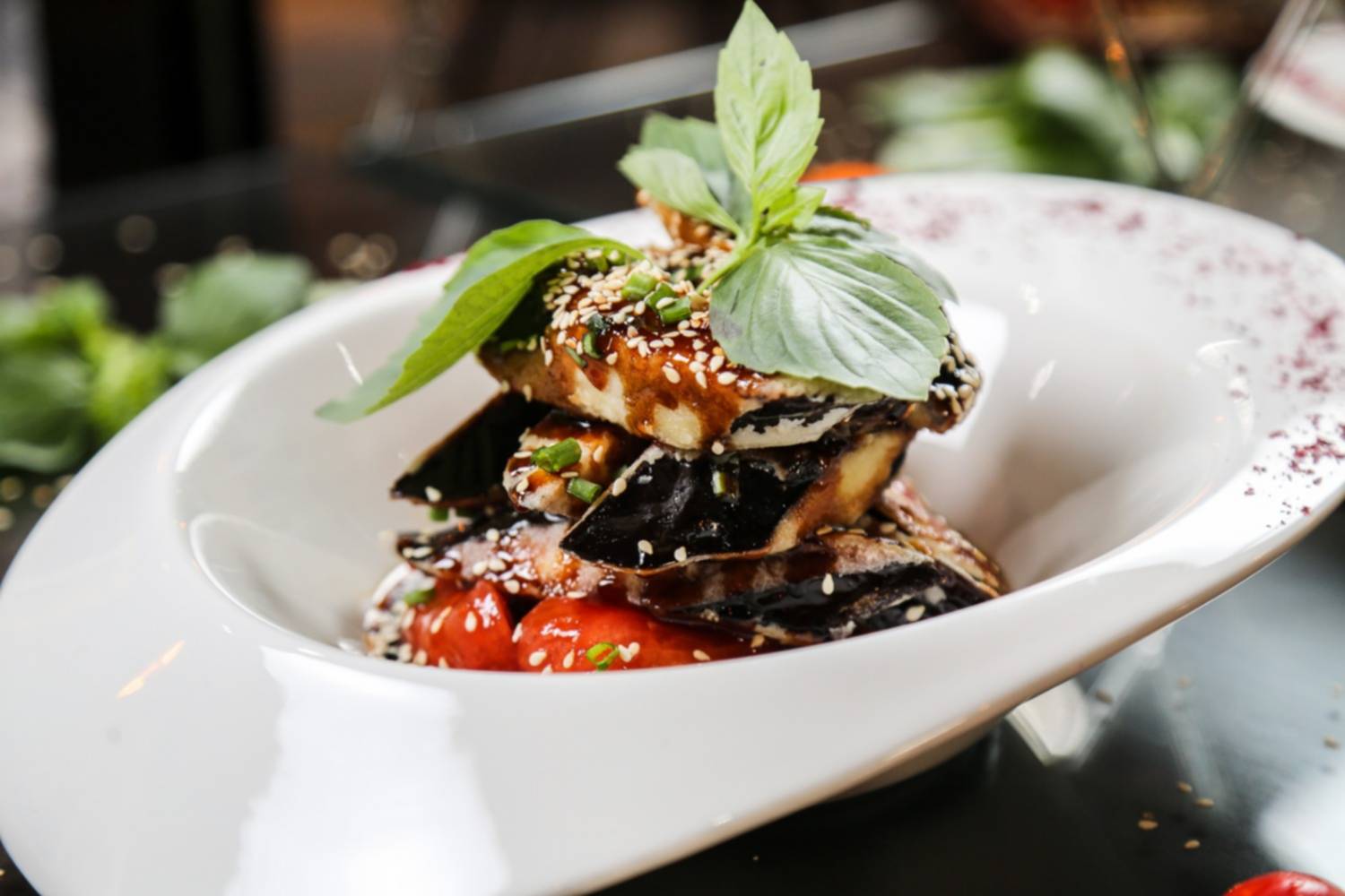 Una joya del mediterráneo: El arte de combinar berenjenas, ricotta y tomate seco 