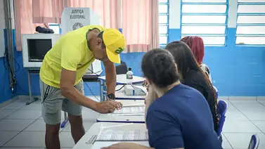 Extienden por dos horas el cierre de mesas en la segunda vuelta presidencial en Brasil Extienden por dos horas el cierre de mesas en la segunda vuelta presidencial en Brasil