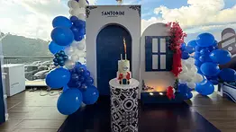 Helados Santorini celebra su primer aniversario con el lanzamiento de la campaña "Viaja con Santorini"