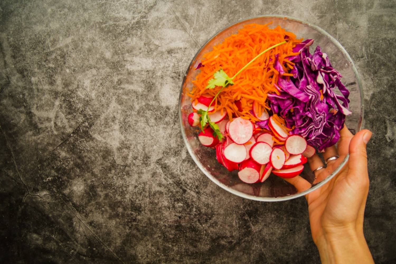 El plato perfecto para tus almuerzos en solo cinco minutos: Ensalada arcoíris, una explosión de color y sabor El plato perfecto para tus almuerzos en solo cinco minutos: Ensalada arcoíris, una explosión de color y sabor