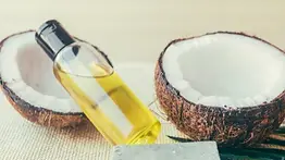 De la despensa al tocador: Estas son las razones para convertir el aceite de coco en tu aliado de belleza