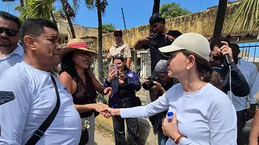María Corina recorrió las calles de La Guaira, luego del doble terremoto María Corina recorrió las calles de La Guaira, luego del doble terremoto