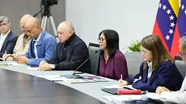 Delcy Rodríguez anuncia la llegada de maquinaria pesada a Bolívar: incrementarán la producción de oro en 2027