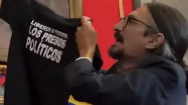 Profesor de la ULA pide libertad para los presos políticos: la ministra Sanjuan estaba en el Aula Magna Profesor de la ULA pide libertad para los presos políticos: la ministra Sanjuan estaba en el Aula Magna
