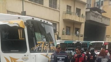 Reportan arrollamiento de un motorizado en el centro de Caracas