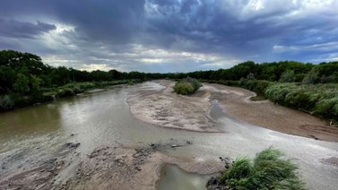 Salvan vidas de cuatro niños que flotaban en una balsa abandonada en el Río Bravo (+Detalles)