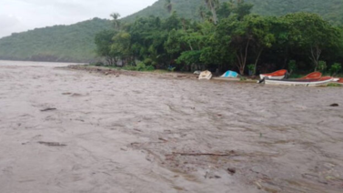 Fuertes lluvias generan incomunicación en vías de Falcón