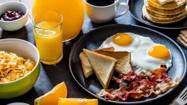 Según nutricionistas, esto debe incluir el desayuno para ser sano y completo Según nutricionistas, esto debe incluir el desayuno para ser sano y completo