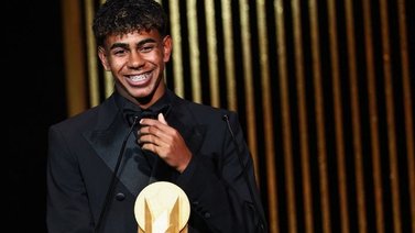 Raphinha sorprende a Lamine Yamal con lujoso regalo