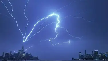 Futbolista murió tras ser alcanzado por un rayo (+Video) Futbolista murió tras ser alcanzado por un rayo (+Video)