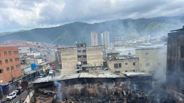 Informan balance de pérdidas tras incendio en galpón de Catia