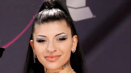 Aseguran que Cazzu manda indirecta a Ángela Aguilar con polémico atuendo 