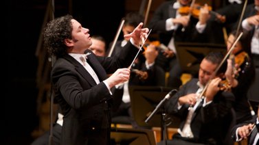 Gustavo Dudamel recibe reconocimiento por la reina Sofía