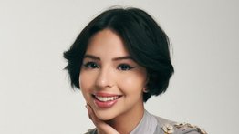 Así reacciona Ángela Aguilar al recibe importante premio 