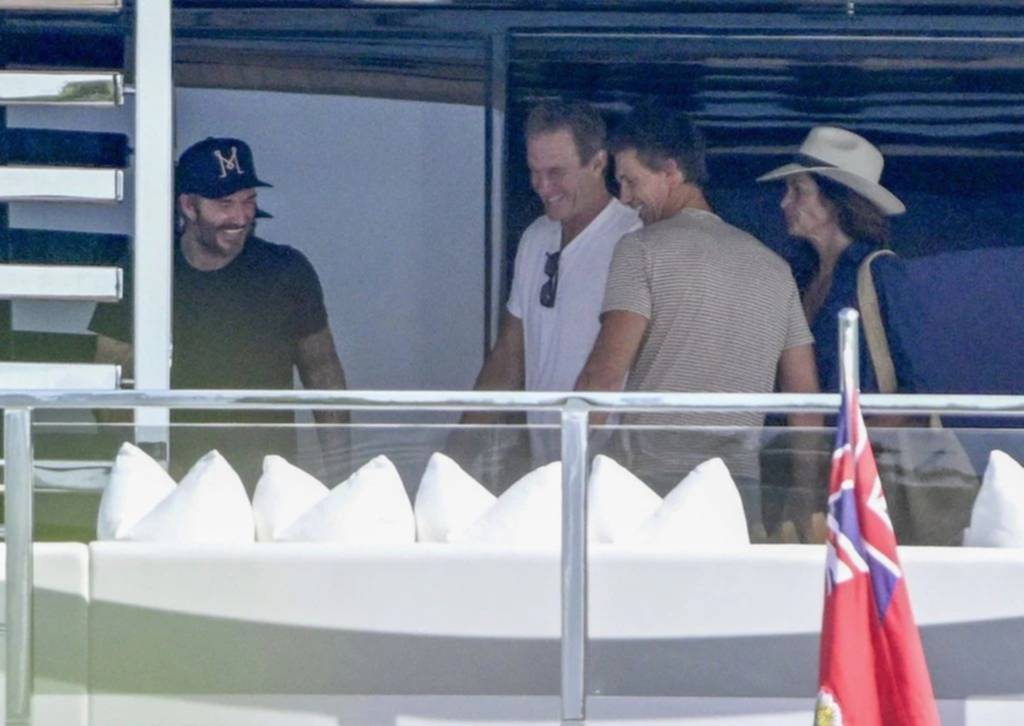 Captan en lujoso yate a los Beckham con Cindy Crawford en Miami