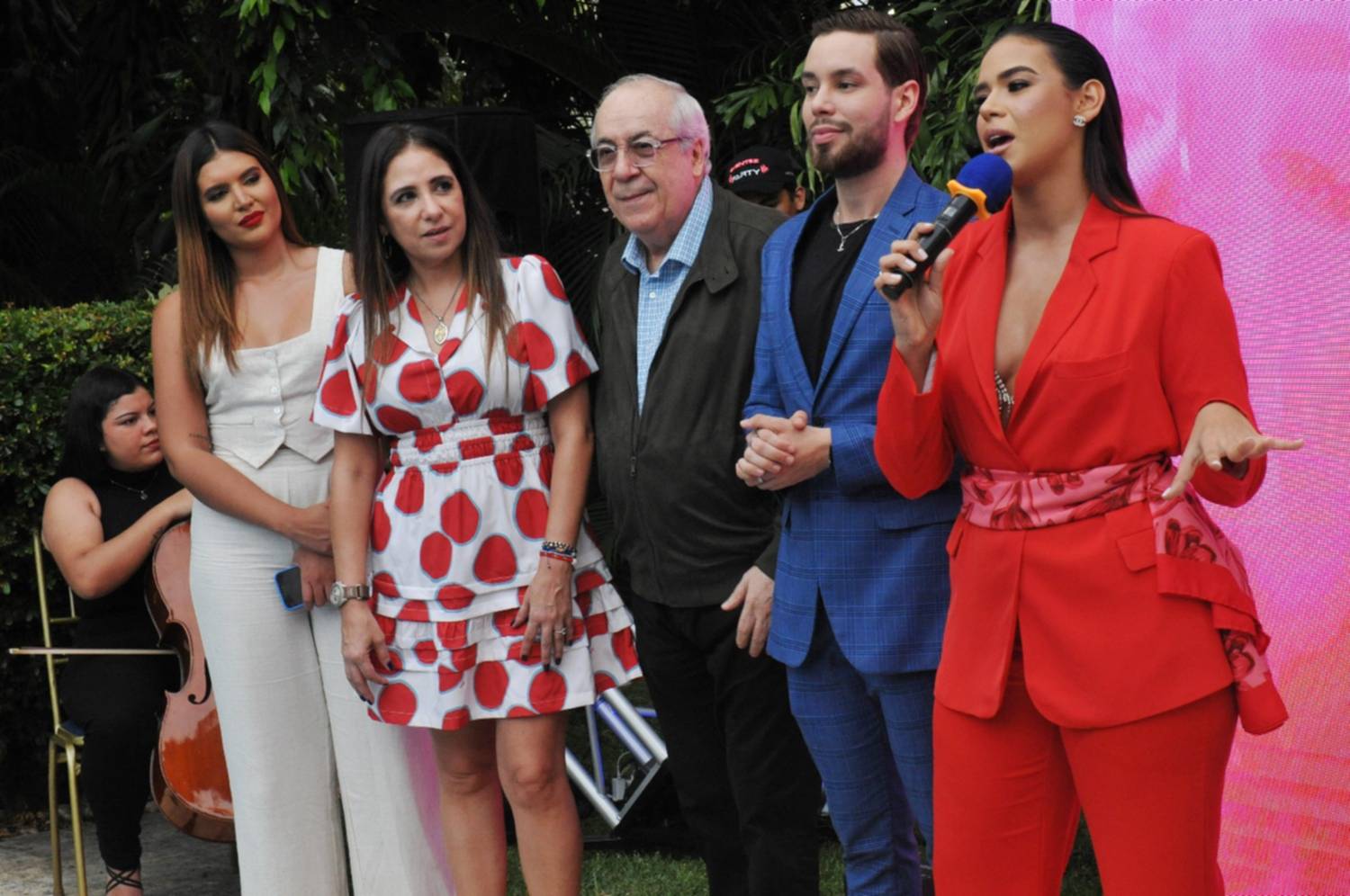 La modelo venezolana Stella Velez engalana la portada de revista Ronda (+Fotos)