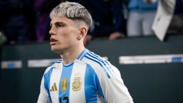 El tierno gesto que tuvo Alejandro Garnacho con un niño después del partido (+Video)