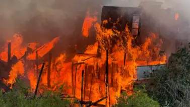 Incendio consume al menos 50 casas este 12 de noviembre (+DETALLES) Incendio consume al menos 50 casas este 12 de noviembre (+DETALLES)