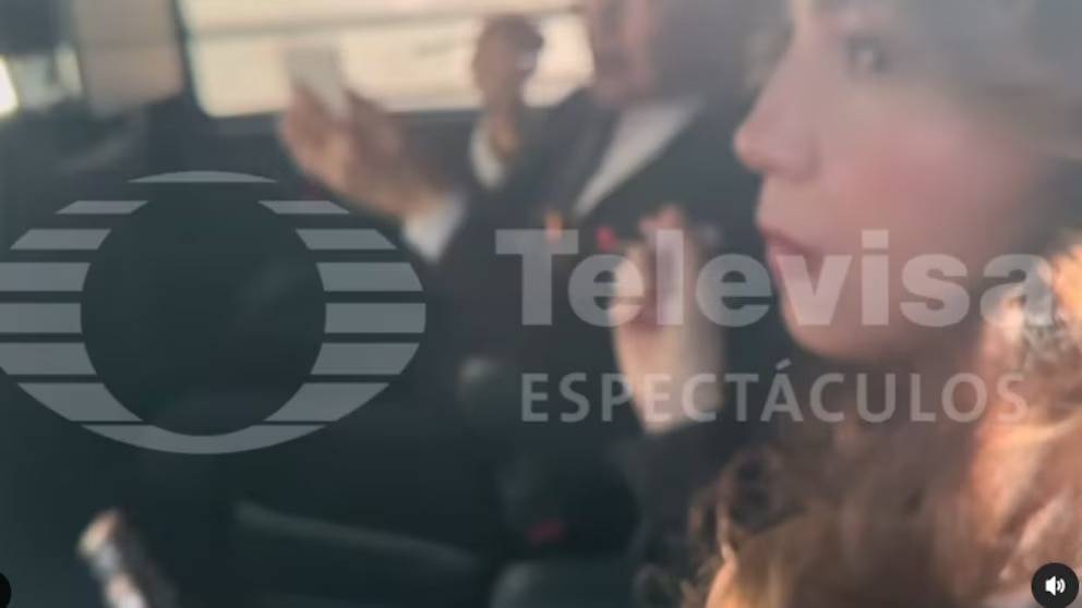 Thalía hace inapropiado gesto en el entierro de su hermana Ernestina Sodi Thalía hace inapropiado gesto en el entierro de su hermana Ernestina Sodi