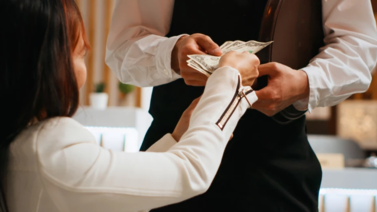 Nueva normativa en Texas pone en peligro pago de horas extras a trabajadores