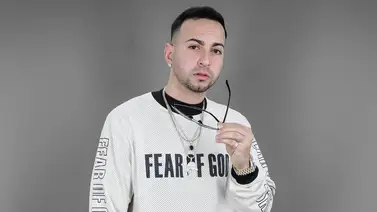 Intérprete de lenguaje de señas le roba el show a Justin Quiles en un evento Intérprete de lenguaje de señas le roba el show a Justin Quiles en un evento