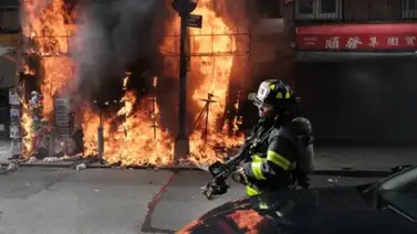 Acusan a bombero de provocar un incendio forestal en Long Island Acusan a bombero de provocar un incendio forestal en Long Island
