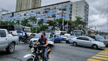 Conozca la multa que deberá pagar por manejar en aceras y plazas de Caracas Conozca la multa que deberá pagar por manejar en aceras y plazas de Caracas