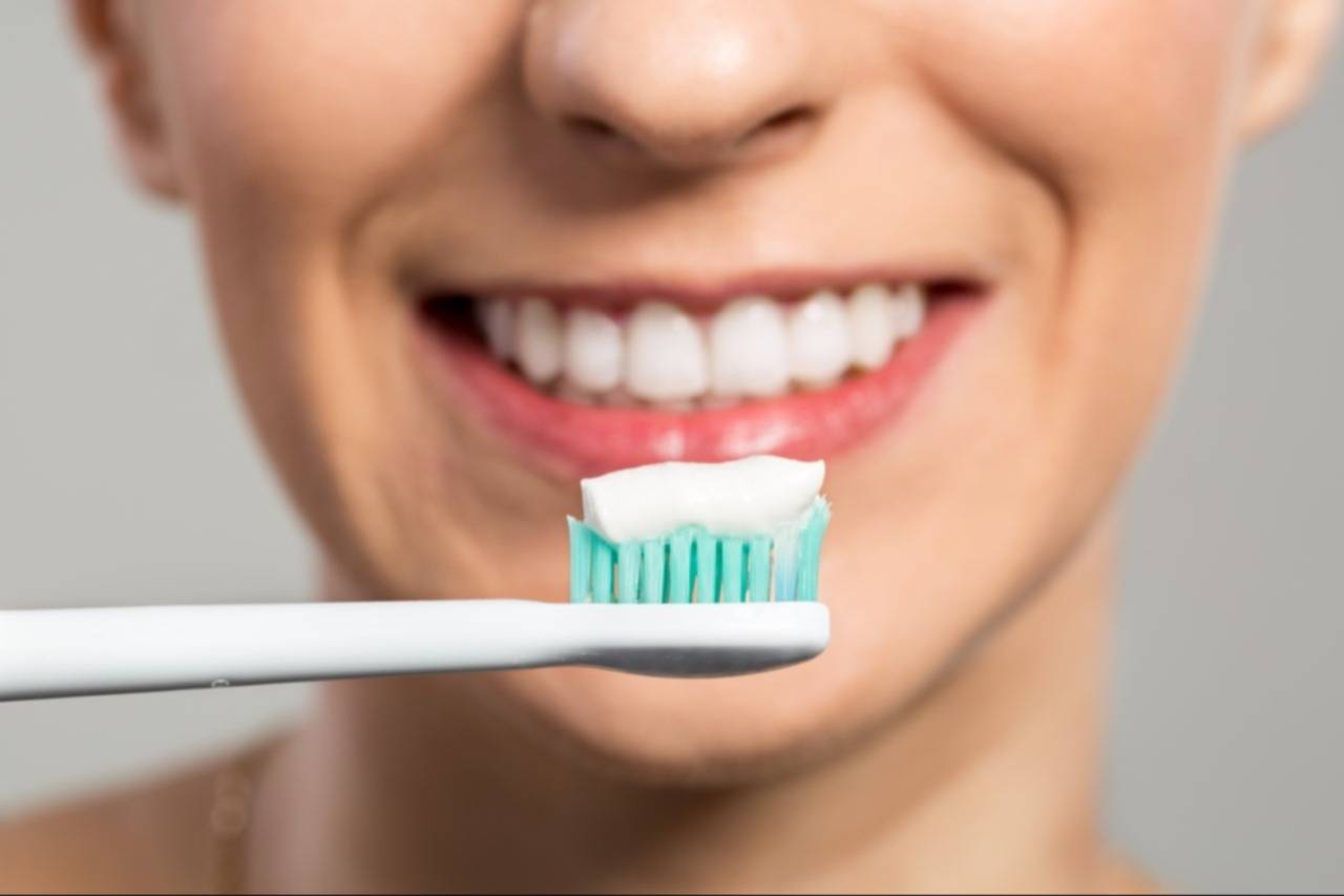 ¿Tienes dientes amarillos? Puedes estar cometiendo este error al cepillarte