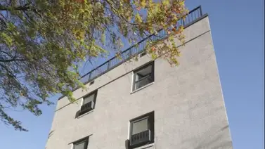 Madre salta de un tercer piso tras ser amenazada por su hijo con un cuchillo Madre salta de un tercer piso tras ser amenazada por su hijo con un cuchillo