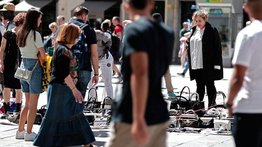 España prevé regularizar a 300 mil migrantes al año con una nueva normativa
