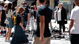 España prevé regularizar a 300 mil migrantes al año con una nueva normativa