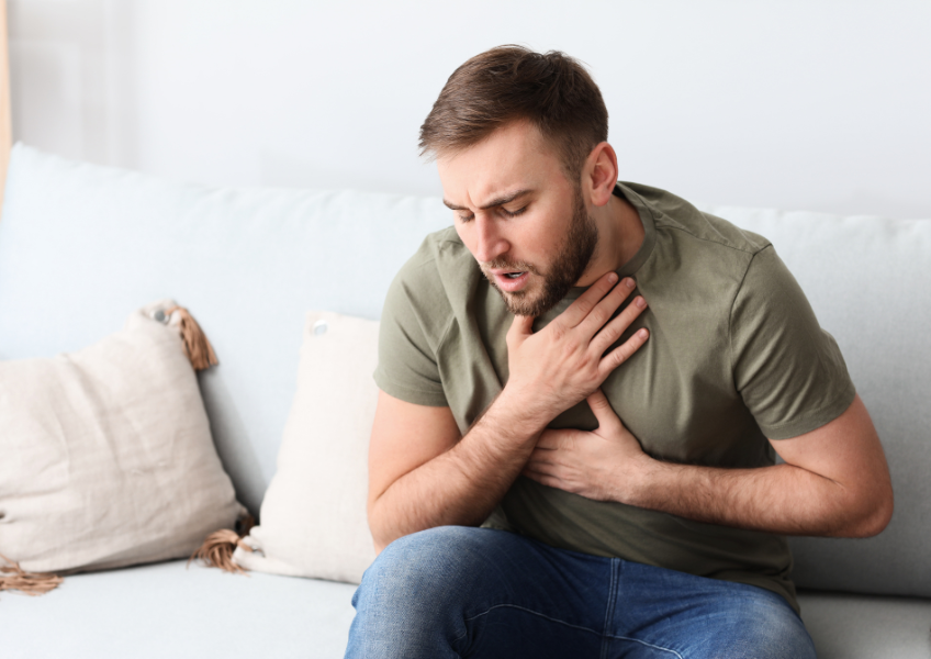 Esto dicen los cardiólogos sobre el impacto del cigarrillo y levantar pesas