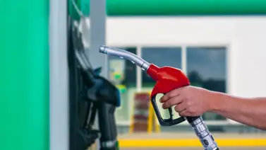 Hombre bañó en combustible a conductor que se coleó en gasolinera (+Video) Hombre bañó en combustible a conductor que se coleó en gasolinera (+Video)