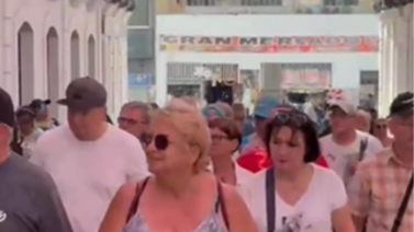 Turistas polacos visitan el casco histórico de Caracas (+Video)