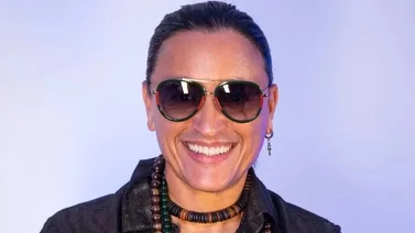 Elvis Crespo honra a su madre con emotivo video 