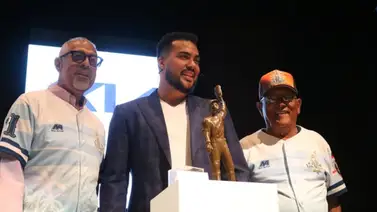 Anthony Santander conquistó el premio Luis Aparicio 2024 (+Detalles) Anthony Santander conquistó el premio Luis Aparicio 2024 (+Detalles)