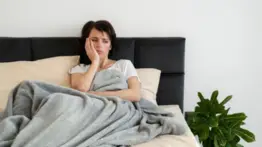 ¿Problemas para dormir? El Dr. José Felices asegura que se puede deber al consumo de estas frutas